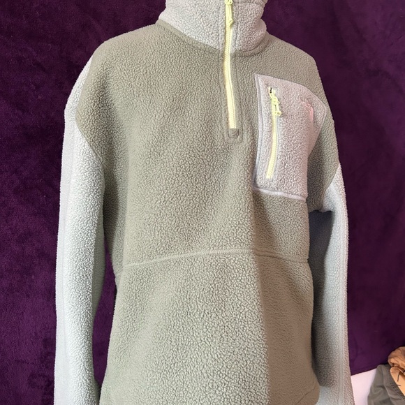 The North Face Sage Green Fleece Jacket - Picture 4 of 4